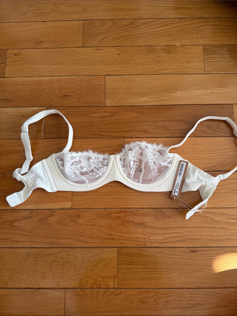 NWT Skims Sheer Lace Underwire Bra in Ivory - Women Intimates & Sleepwear